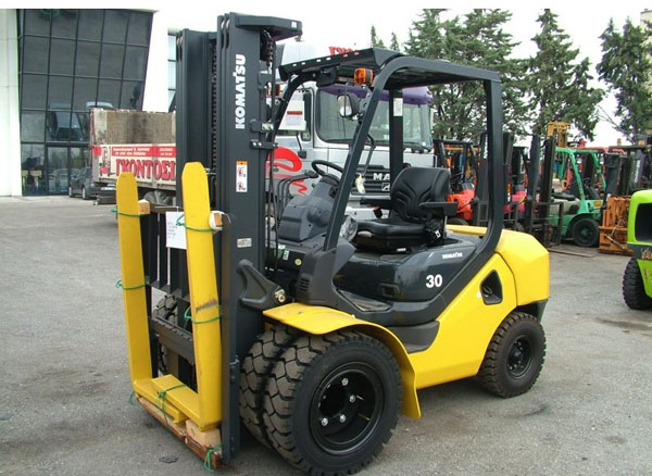 Xe nâng thương hiệu Komatsu
